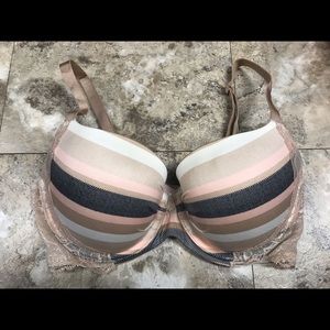EUC Victoria’s Secret Fabulous Lined Demi Lace Bra